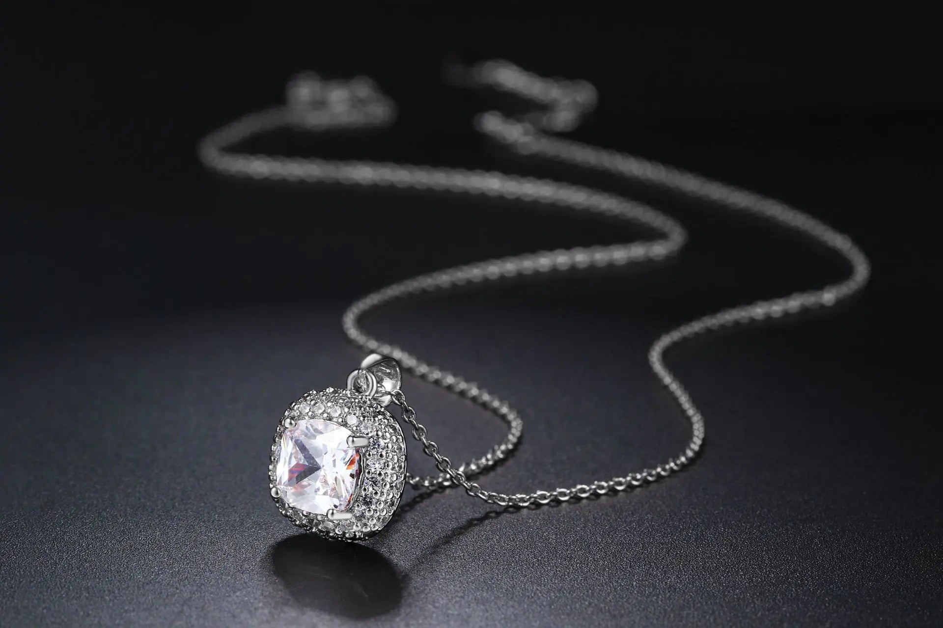 Trendy Square Chain Women's Pendant Necklace in Gold