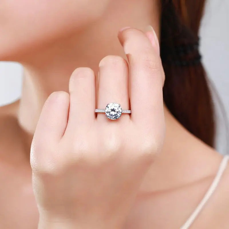 S925 Silver Women's Ring with 2-Carat Simulated Diamond