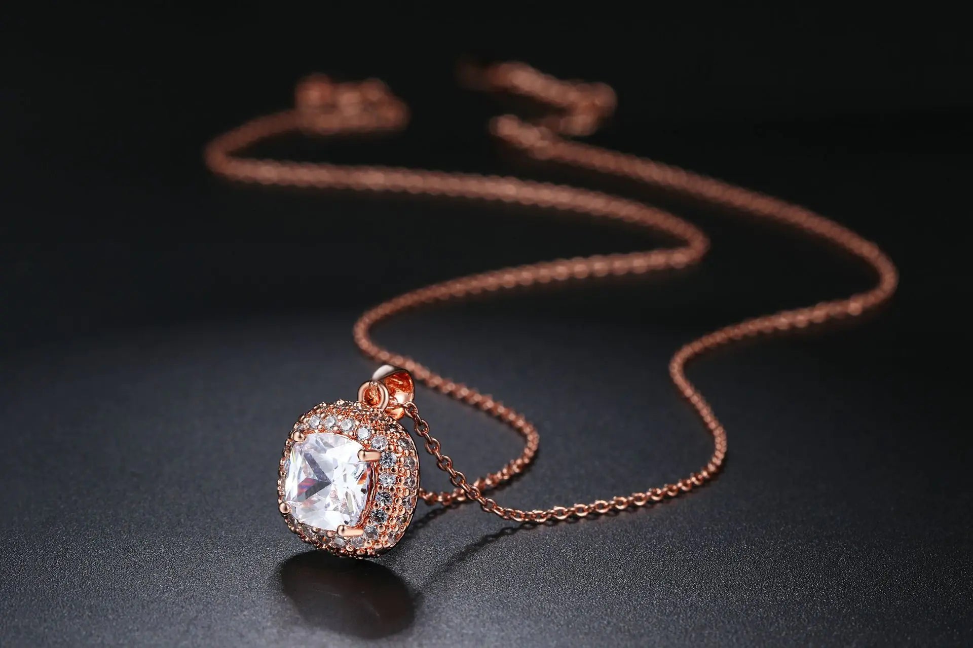 Trendy Square Chain Women's Pendant Necklace in Gold