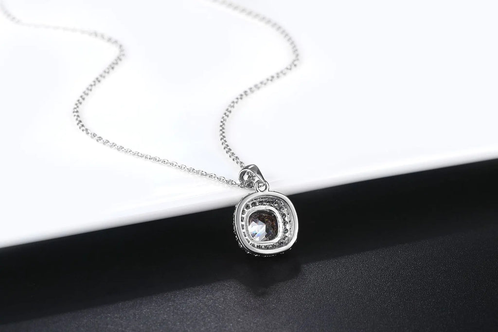 Trendy Square Chain Women's Pendant Necklace in Gold