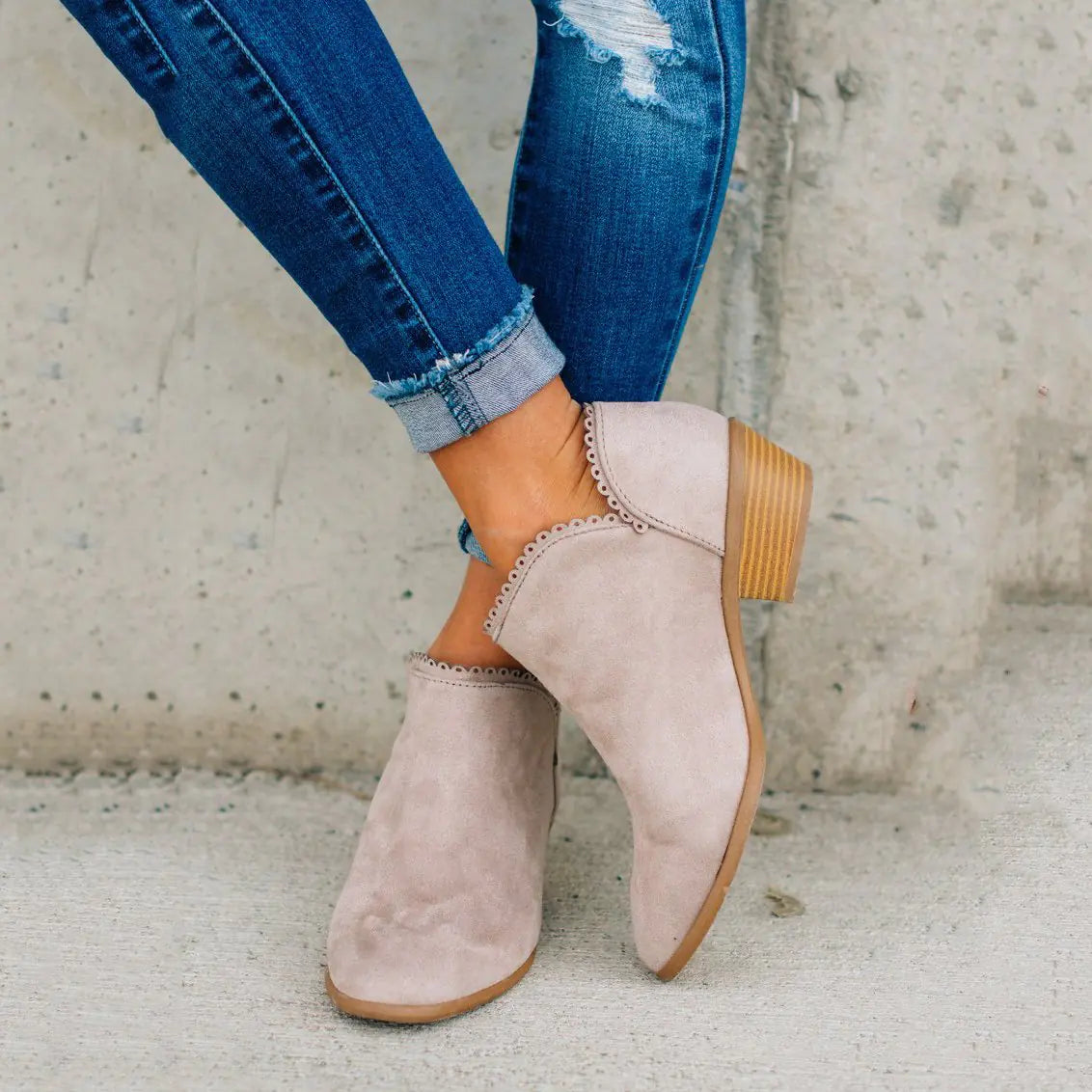 Lace-Up Women's Short Ankle Boots - Low Heel Martin Boots