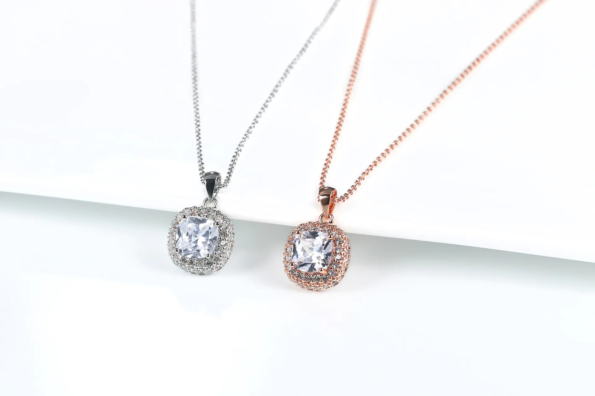 Trendy Square Chain Women's Pendant Necklace in Gold