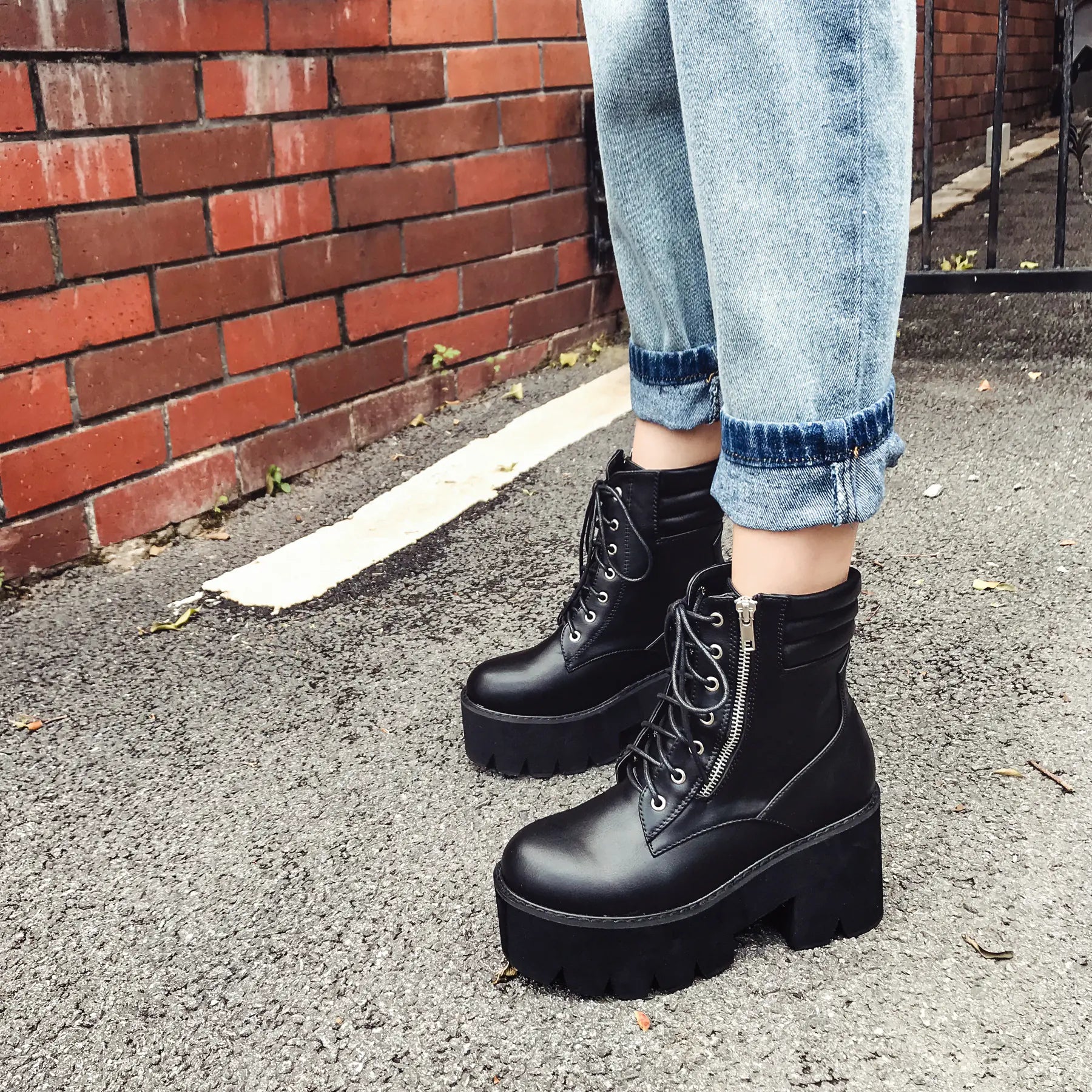 Women's Round Toe Chunky Heel Martin Boots