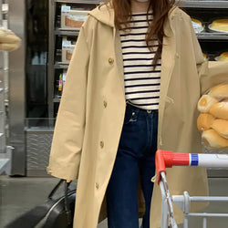 Gabardina de mujer de largo medio con capucha