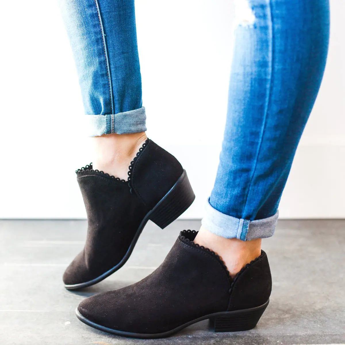 Lace-Up Women's Short Ankle Boots - Low Heel Martin Boots